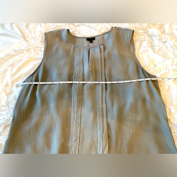 Talbots Gray Silk Sleeveless Shell Blouse with pleat details Size 18 - Picture 8 of 12